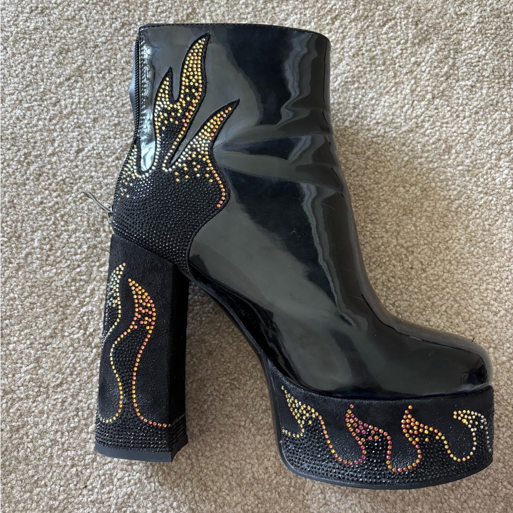 AKIRA Black Platform Boots with Multicolor Flame Design - Picture 3 of 8